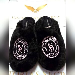 VICTORIA SECRET Closed-Toe Faux Fur Slippers Color Black Size S/ 5/6